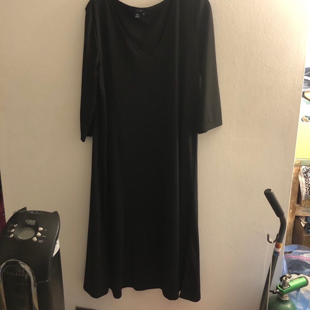 CHAPS Long Sleeve Black Shift Dress